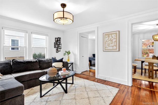 17 Neulist Avenue, Port Washington, NY 11050