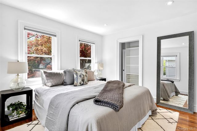 17 Neulist Avenue, Port Washington, NY 11050