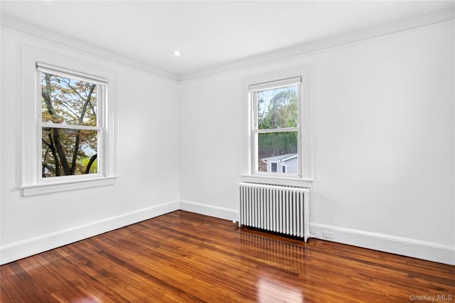 17 Neulist Avenue, Port Washington, NY 11050