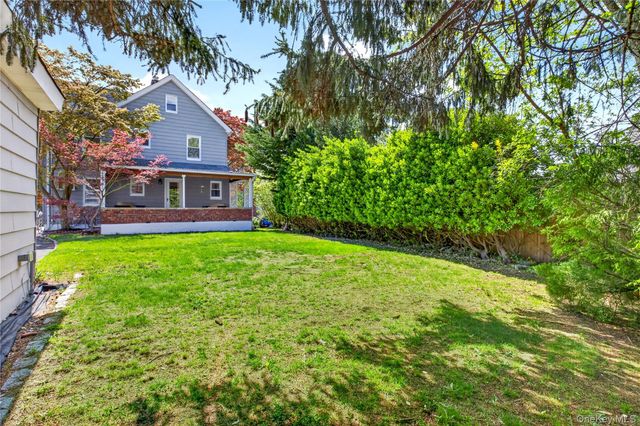 17 Neulist Avenue, Port Washington, NY 11050