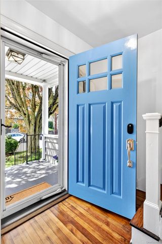 17 Neulist Avenue, Port Washington, NY 11050