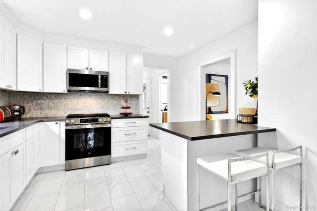 17 Neulist Avenue, Port Washington, NY 11050