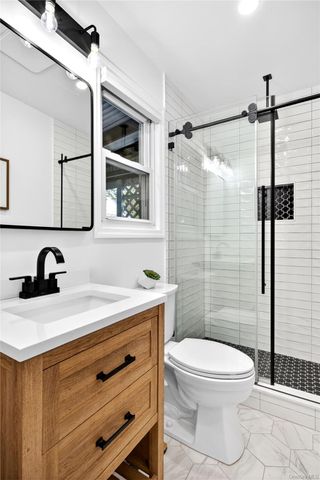 17 Neulist Avenue, Port Washington, NY 11050