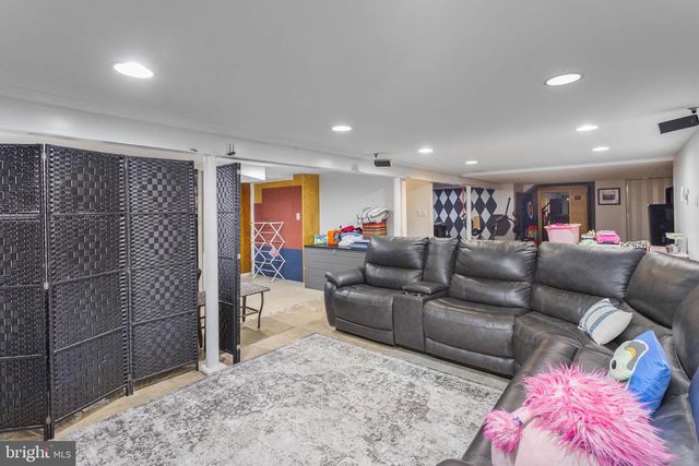 261 MILL LN W, Columbus, NJ 08022