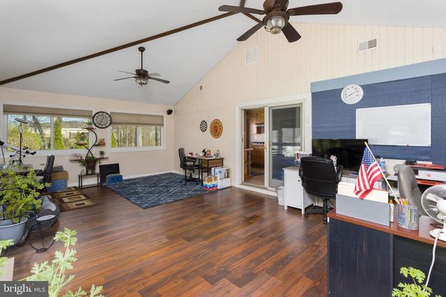 261 MILL LN W, Columbus, NJ 08022