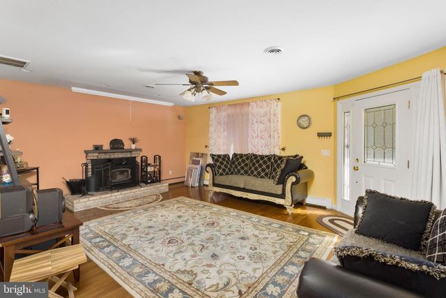 261 MILL LN W, Columbus, NJ 08022