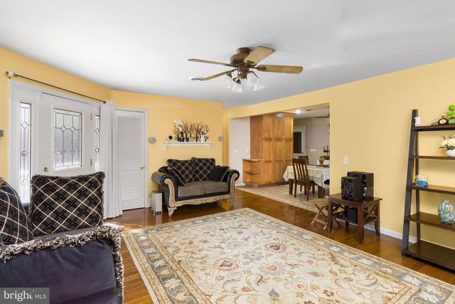 261 MILL LN W, Columbus, NJ 08022