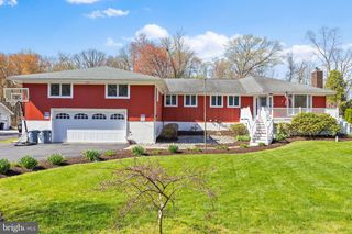 261 MILL LN W, Columbus, NJ 08022