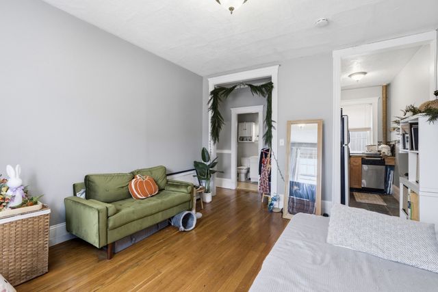1572 Commonwealth Ave 6, Boston, MA 02135