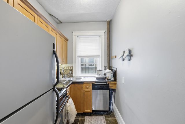 1572 Commonwealth Ave 6, Boston, MA 02135