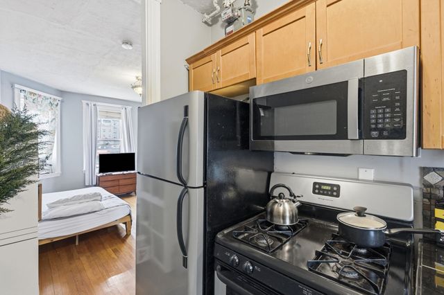 1572 Commonwealth Ave 6, Boston, MA 02135