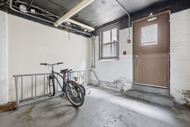 1572 Commonwealth Ave 6, Boston, MA 02135