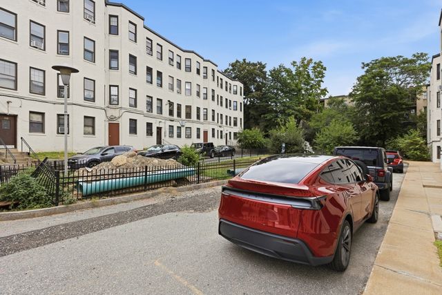 1572 Commonwealth Ave 6, Boston, MA 02135