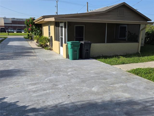 4321 Kirby Loop Rd, Fort Pierce, FL 34981