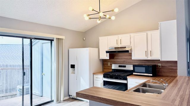 1411 Gracy Farms LN unit #96, Austin, TX 78758