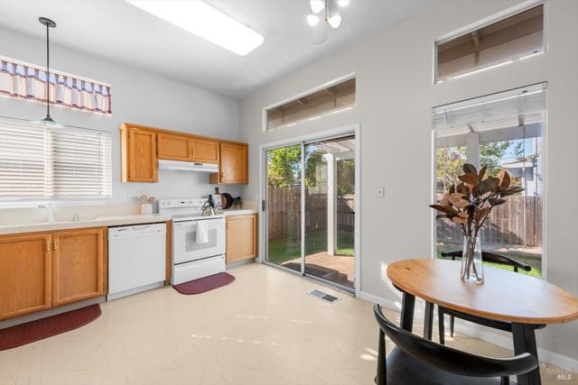 106 Genoa Ct, Vacaville, CA 95688