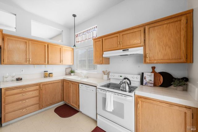 106 Genoa Ct, Vacaville, CA 95688