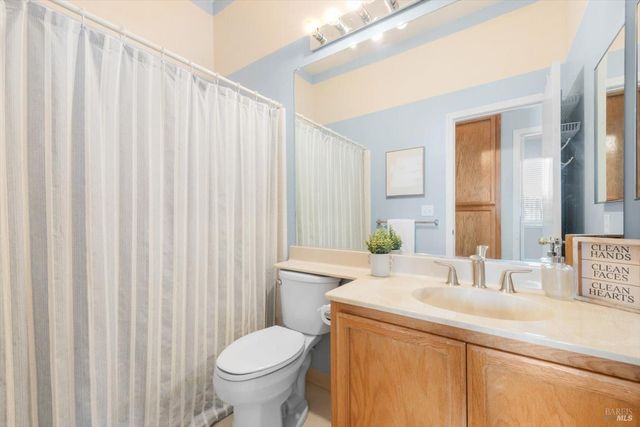 106 Genoa Ct, Vacaville, CA 95688