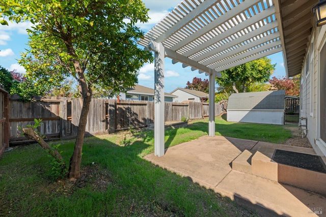 106 Genoa Ct, Vacaville, CA 95688