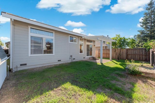 106 Genoa Ct, Vacaville, CA 95688