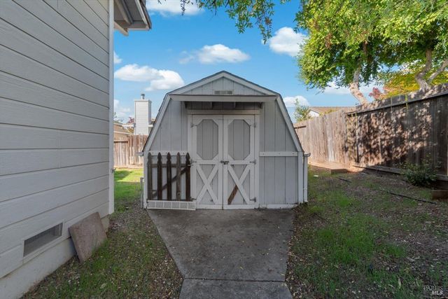 106 Genoa Ct, Vacaville, CA 95688