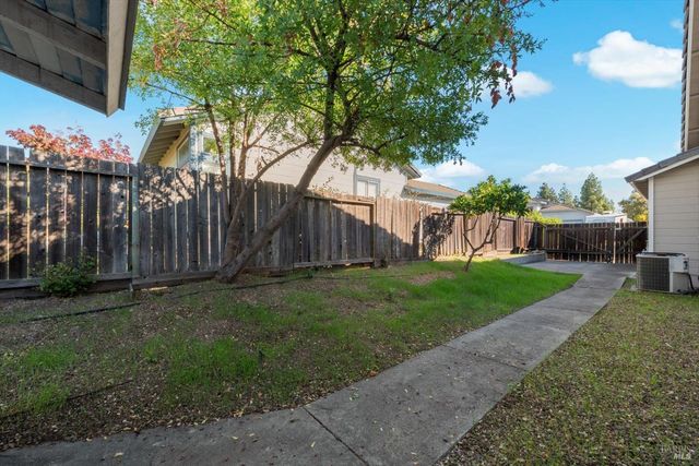 106 Genoa Ct, Vacaville, CA 95688