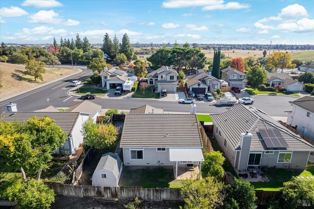 106 Genoa Ct, Vacaville, CA 95688