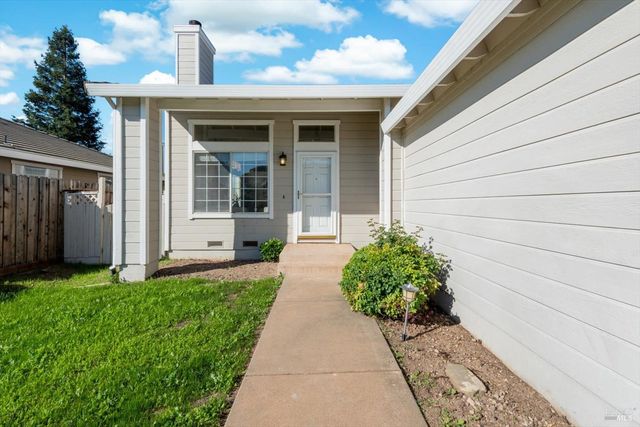 106 Genoa Ct, Vacaville, CA 95688
