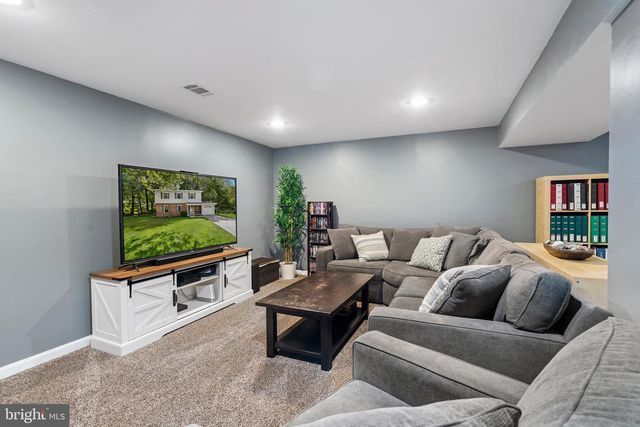 5804 OAK MOSS TER, Burke, VA 22015