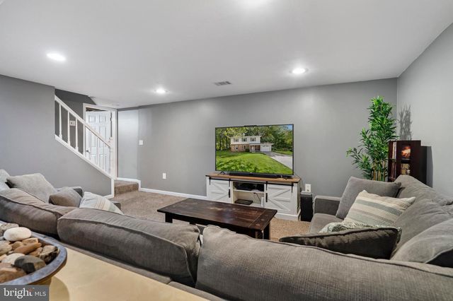 5804 OAK MOSS TER, Burke, VA 22015