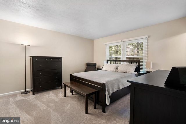 5804 OAK MOSS TER, Burke, VA 22015