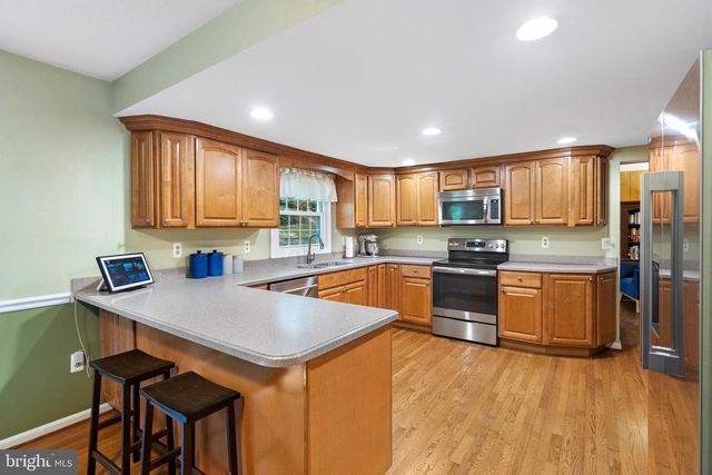 5804 OAK MOSS TER, Burke, VA 22015