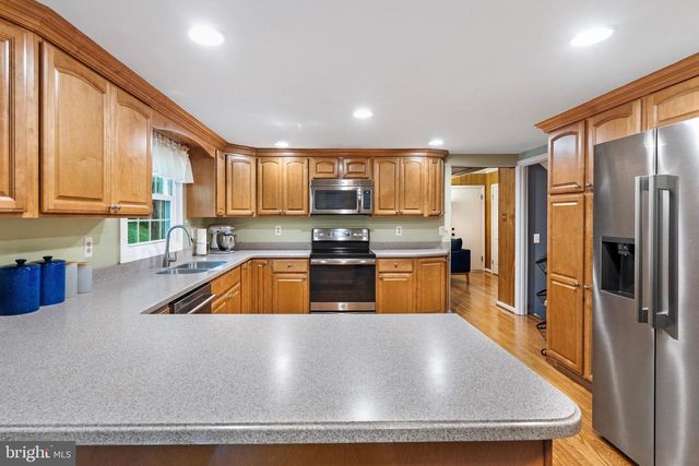 5804 OAK MOSS TER, Burke, VA 22015