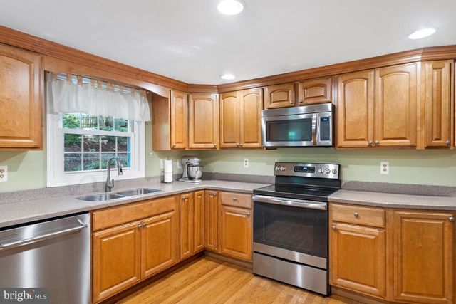 5804 OAK MOSS TER, Burke, VA 22015