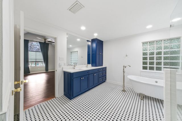 1715 Royal Drive, Conway, AR 72034