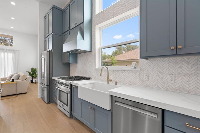 21408 Lakefront DR, Lago Vista, TX 78645