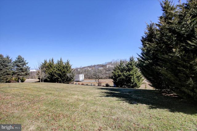 1634 MAJESTIC DRIVE, Chambersburg, PA 17202