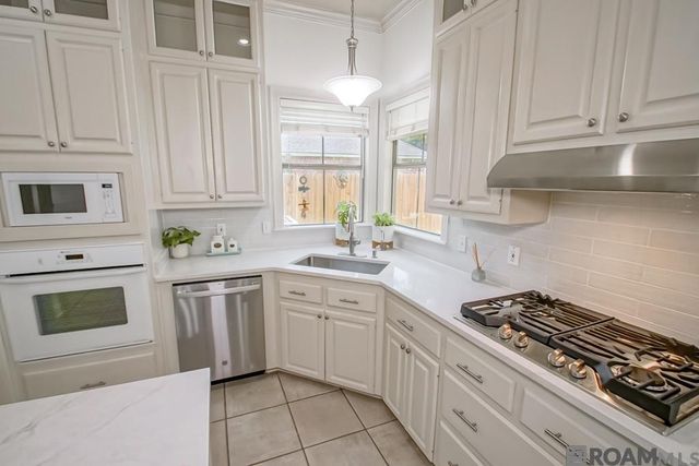 7015 Rose Hill Dr, Baton Rouge, LA 70817