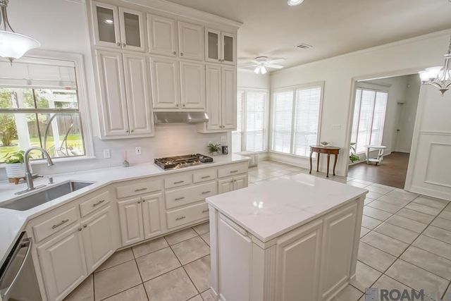 7015 Rose Hill Dr, Baton Rouge, LA 70817