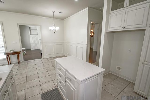 7015 Rose Hill Dr, Baton Rouge, LA 70817