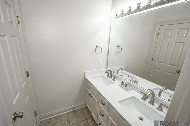 7015 Rose Hill Dr, Baton Rouge, LA 70817