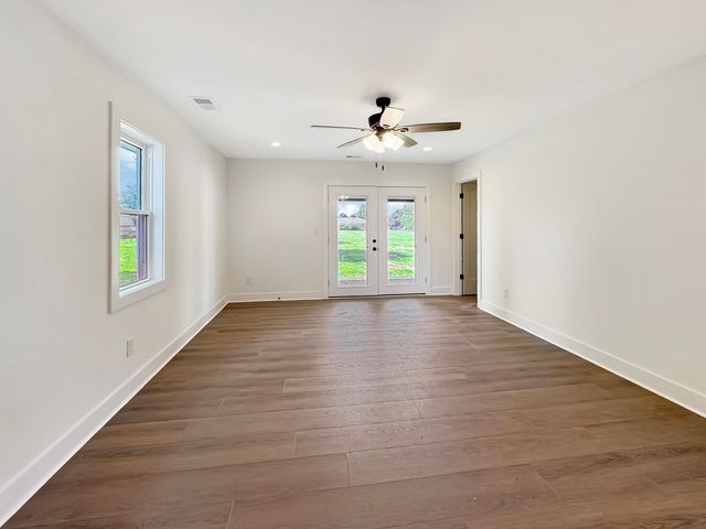 1020 Jeffries Lane, Hustonville, KY 40437