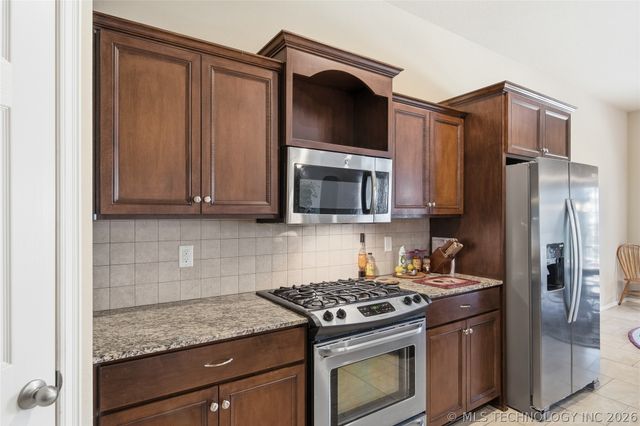 17511 E 43rd Street, Tulsa, OK 74134