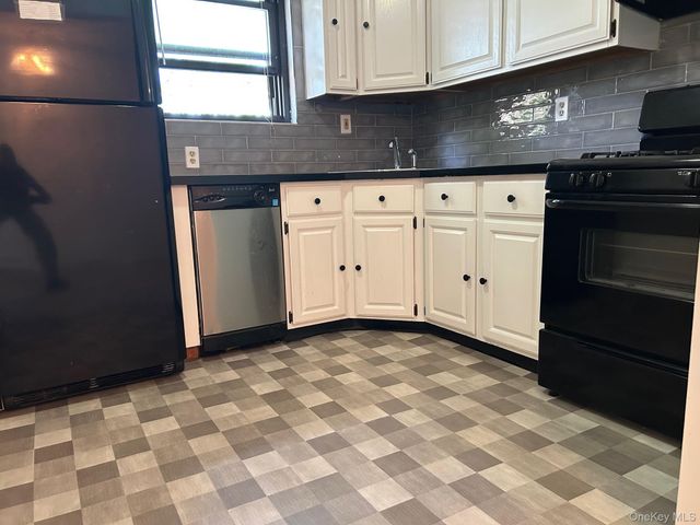 284 Sneden Place W 284, Spring Valley, NY 10977