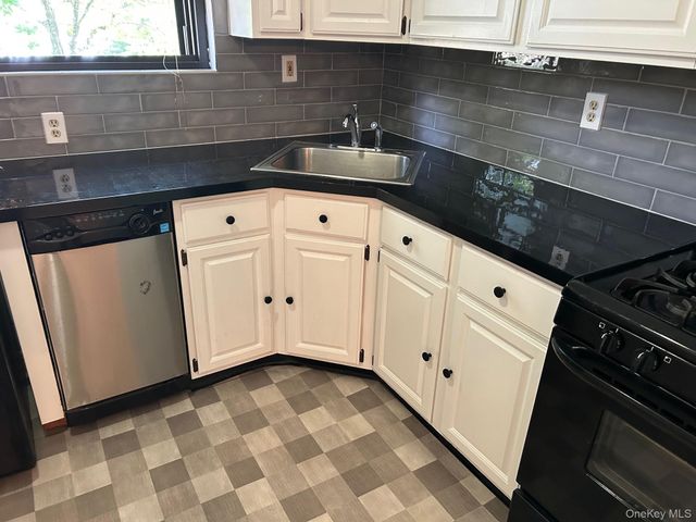 284 Sneden Place W 284, Spring Valley, NY 10977