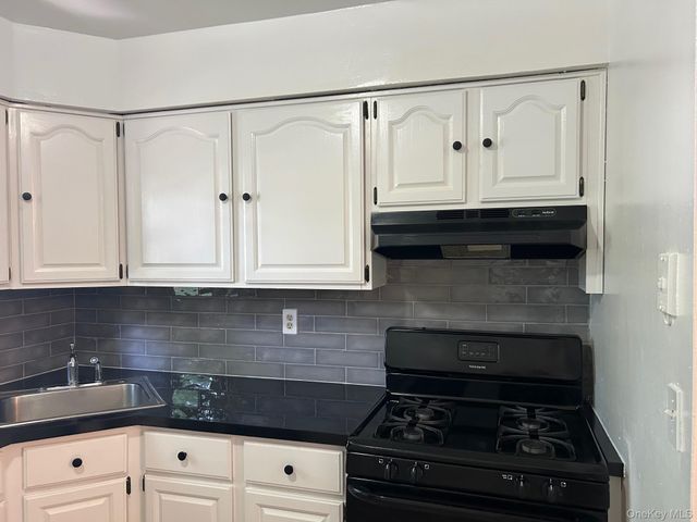 284 Sneden Place W 284, Spring Valley, NY 10977