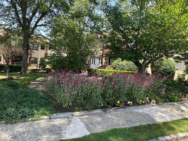 284 Sneden Place W 284, Spring Valley, NY 10977