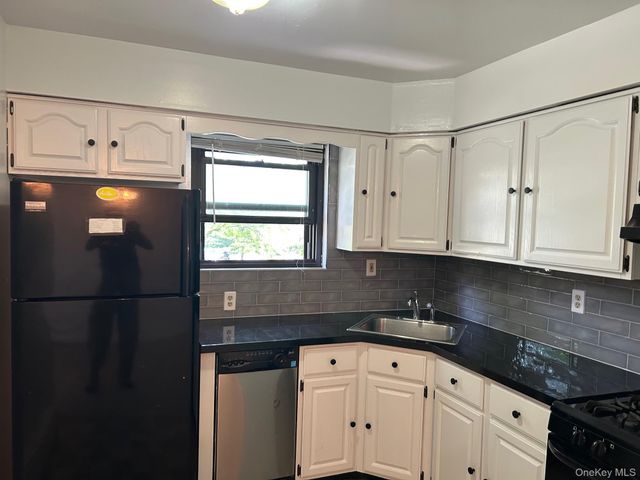 284 Sneden Place W 284, Spring Valley, NY 10977