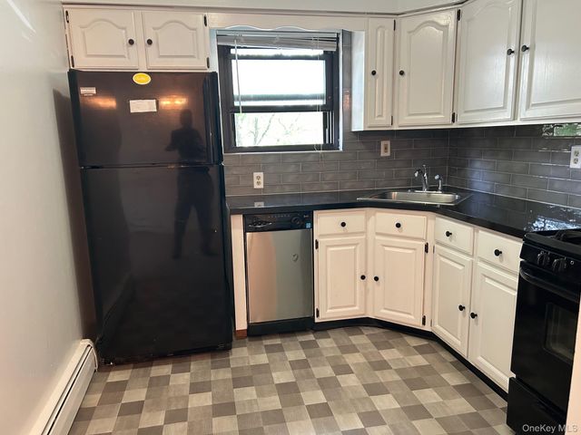 284 Sneden Place W 284, Spring Valley, NY 10977