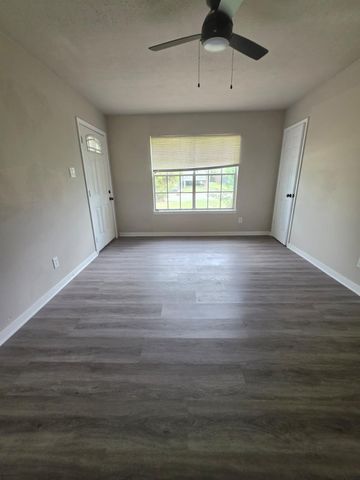 10922 Lockgate Lane, Houston, TX 77048